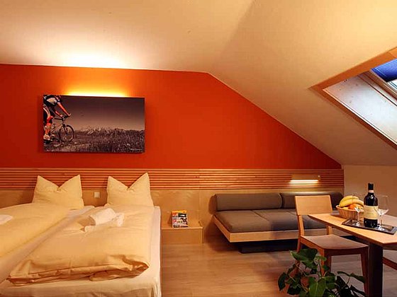 Familienzimmer mit Dachschräge im Hotel JUFA in Schladming