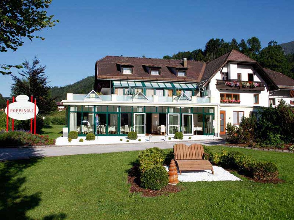 Hotelgarten mit Terrasse im Relax- und Wanderhotel Poppengut, Hinterstoder