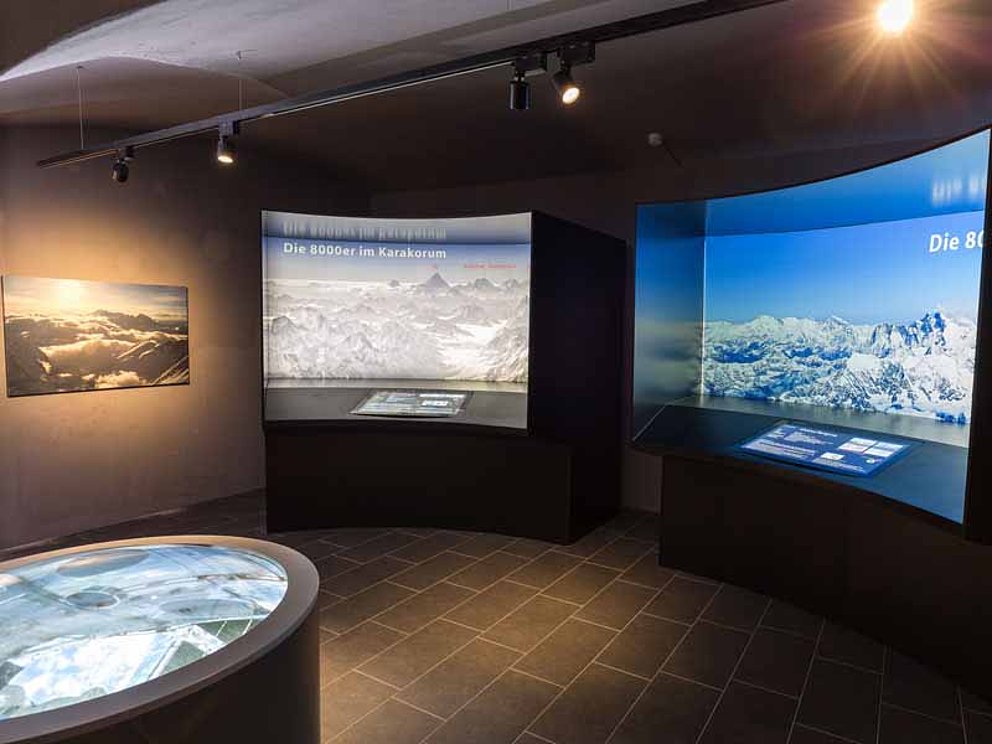 Szenario vom ewigen Eis am Dach der Welt im Alpin Museum in Spital am Pyhrn