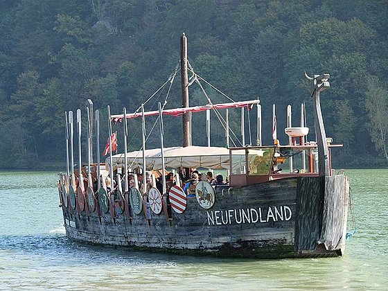 Wikingerschiff auf der Donau