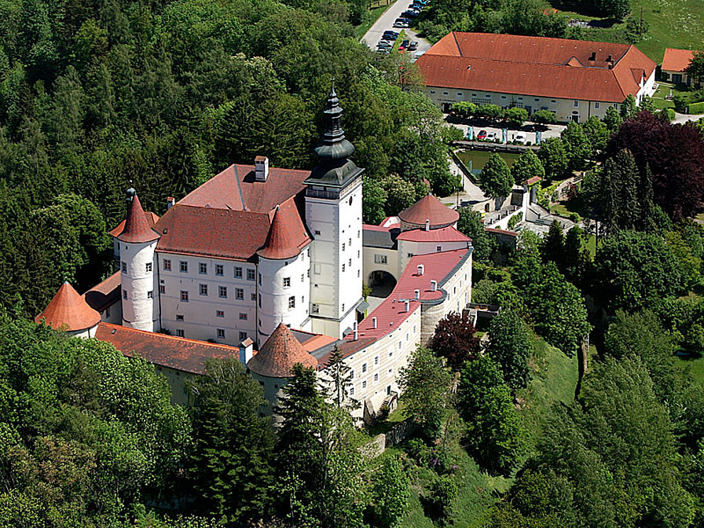 Luftaufnahme der Schlossbrauerei Weinberg in Kefermarkt