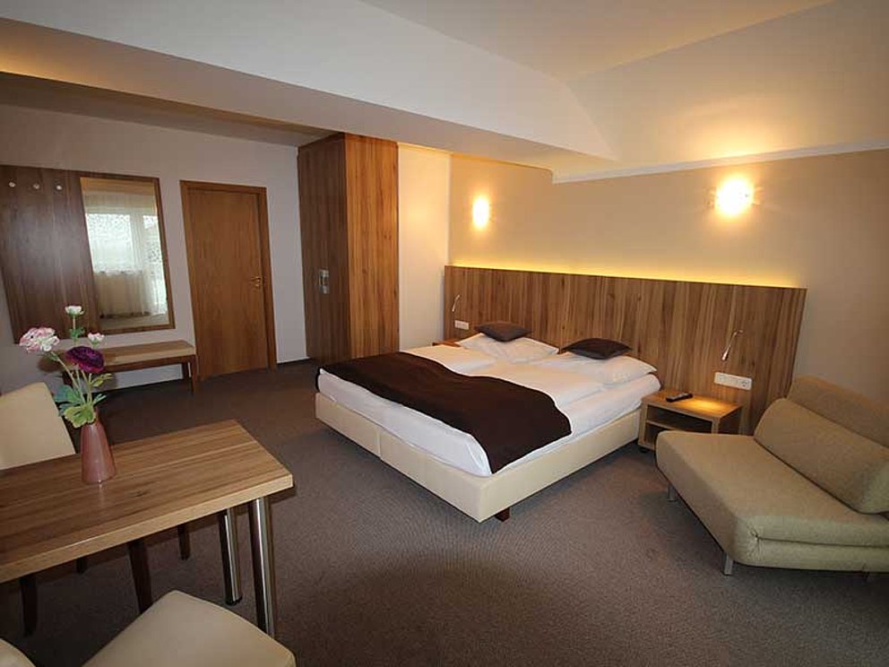 schönesDoppelzimmer im Hotel Berghof in Obernberg