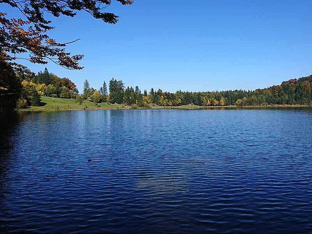 blauer Laudachsee bei der Wanderung am Feuerkogel