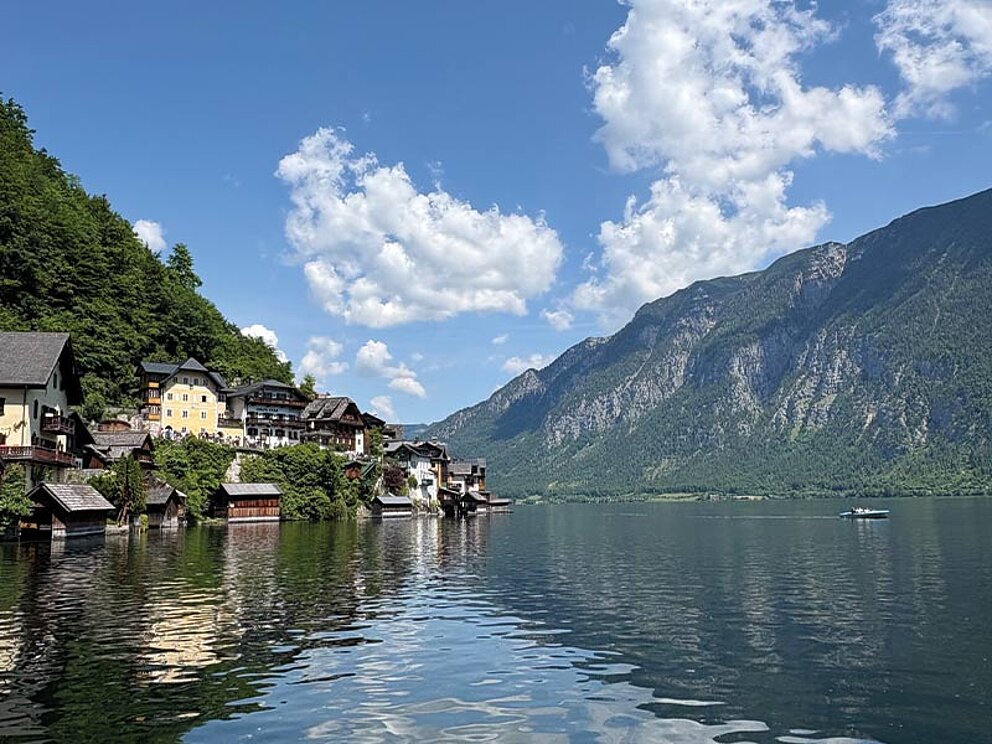 Blick über den See auf Hallstatt 