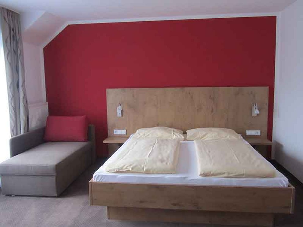 Doppelzimmer in der Hotel-Pension Carossa in Abersee